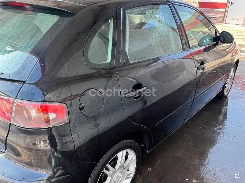 Usado Seat Ibiza Reference 100 CV (73 kW) 2005 Negro Utilitario