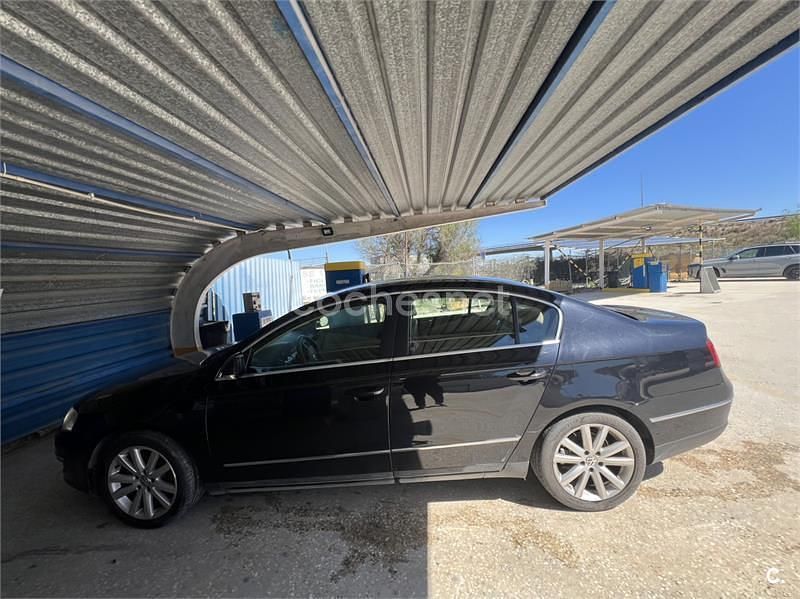 Usado VW Passat Highline 140 CV (102 kW) 2008 Negro Berlina