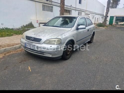 Gris / plata Usado 2002 Opel Astra Club Berlina | 750 € (Buen precio) - Imagen 1/4