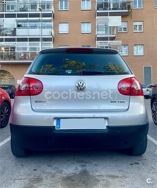 Usado VW Golf IV Highline 140 CV (102 kW) 2004 Gris / plata Berlina