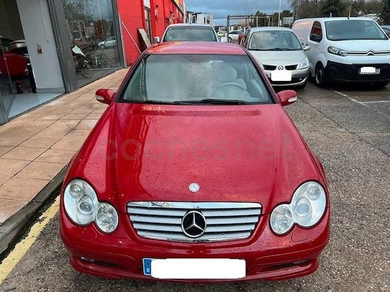 Usado Mercedes C200 122 CV (89 kW) 2004 Rojo Berlina