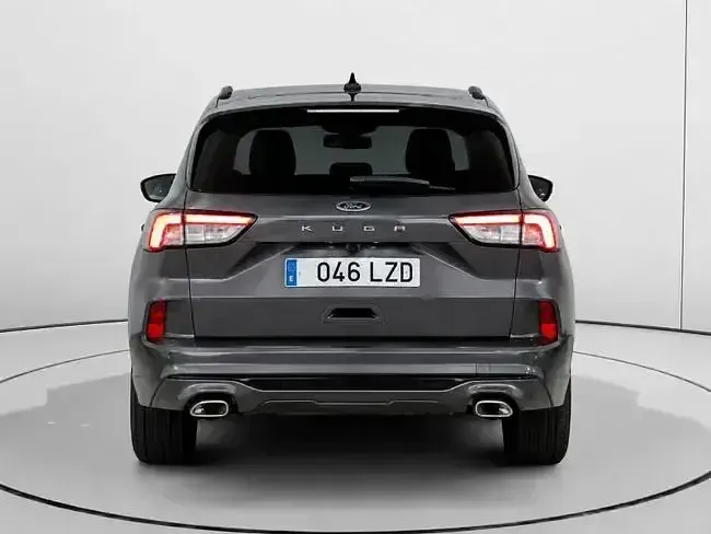 Usado Ford Kuga ST-Line 150 CV (110 kW) 2022 Gris / plata SUV
