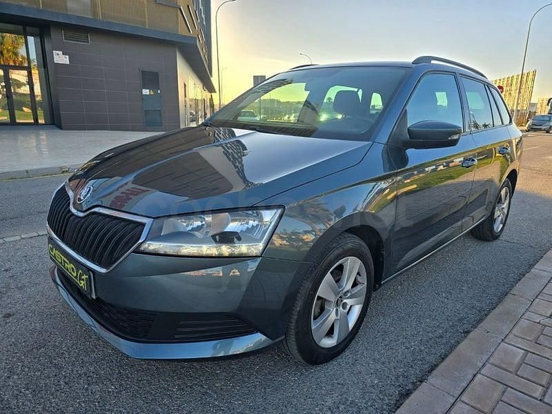 Usado Skoda Fabia Style 95 CV (69 kW) 2020 Gris / plata Berlina