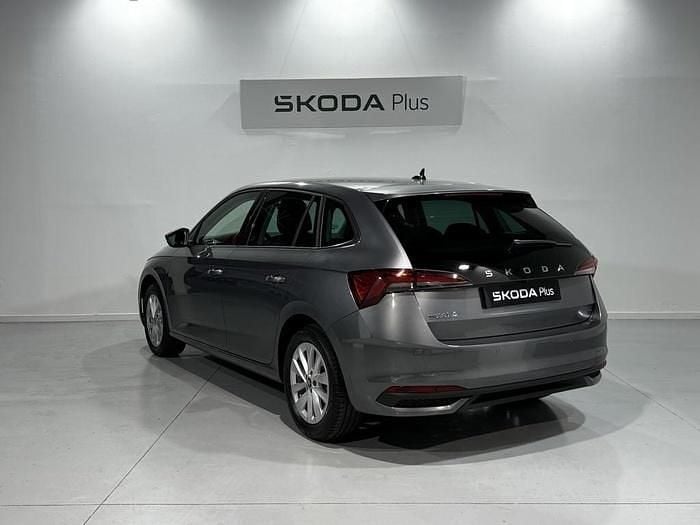 Usado Skoda Scala Selection 115 CV (84 kW) 2025 Gris Utilitario