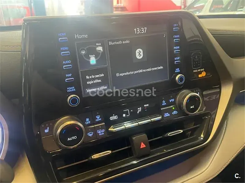 Usado Toyota Highlander Advance 246 CV (180 kW) 2022 Gris / plata SUV