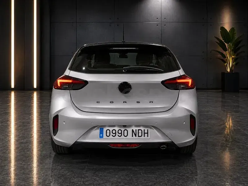Usado Opel Corsa 100 CV (73 kW) 2025 Gris / plata Utilitario