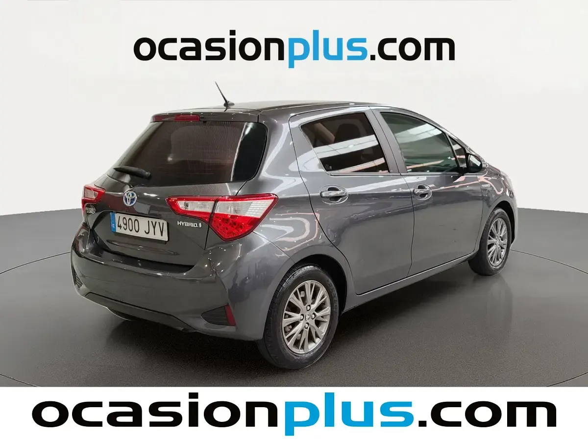 Usado Toyota Yaris Active 100 CV (73 kW) 2017 Gris Utilitario