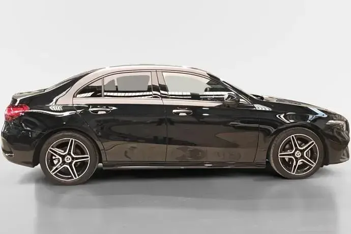Usado Mercedes A200 150 CV (110 kW) 2024 Negro Berlina