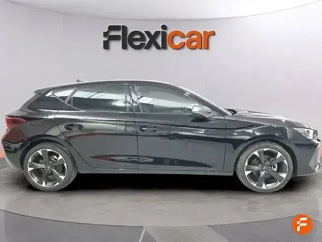 Usado Cupra Leon 150 CV (110 kW) 2025 Negro Berlina