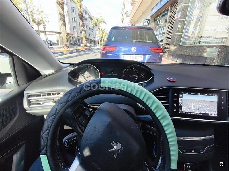 Usado Peugeot 308 SW Active 120 CV (88 kW) 2016 Blanco Familiar