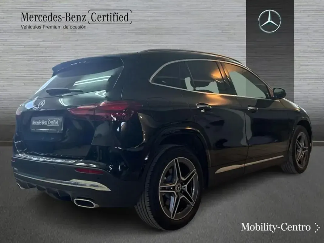 Usado Mercedes GLA250 163 CV (119 kW) 2025 Negro noche SUV