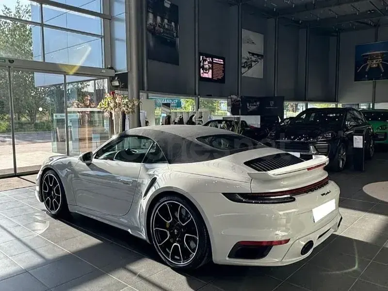 Usado Porsche 911 Turbo S Cabriolet 711 CV (522 kW) 2025 Gris / plata Descapotable