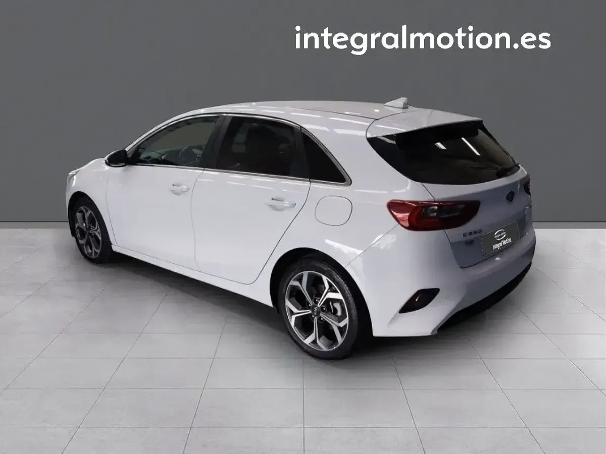 Usado Kia Ceed 136 CV (100 kW) 2020 Blanco Utilitario