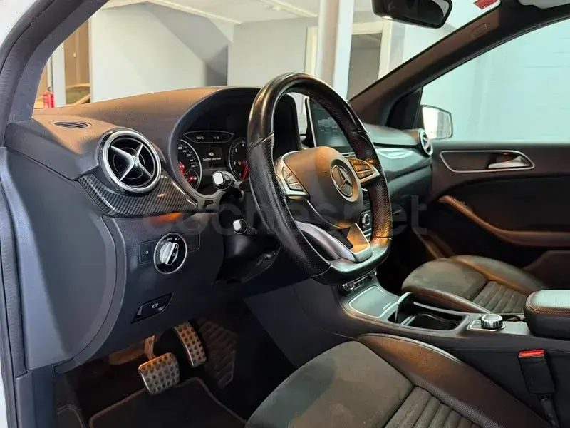Usado Mercedes B200 AMG line 136 CV (100 kW) 2016 Blanco Utilitario