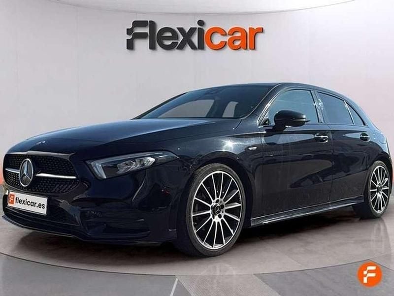 Usado Mercedes A180 116 CV (85 kW) 2021 Negro Utilitario
