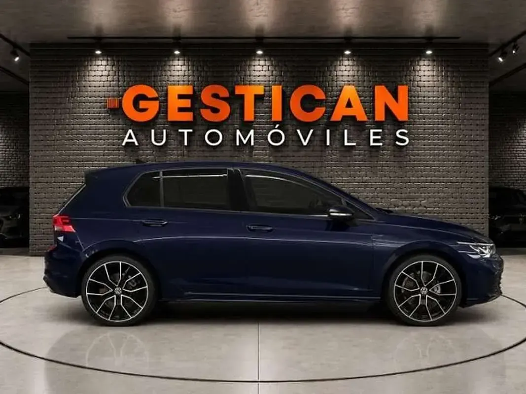 Usado VW Golf VIII Life 110 CV (80 kW) 2022 Azul Utilitario