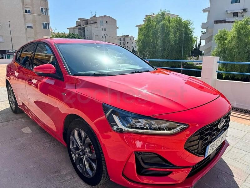 Rojo Usado 2022 Ford Focus ST-Line X Berlina | 19.900 € (Precio justo) - Imagen 1/4
