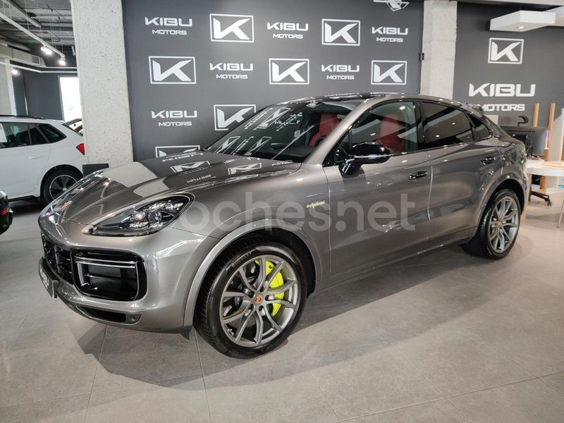 Gris / plata Usado 2022 Porsche Cayenne Turbo S SUV | 141.900 € (Caro) - Imagen 1/4