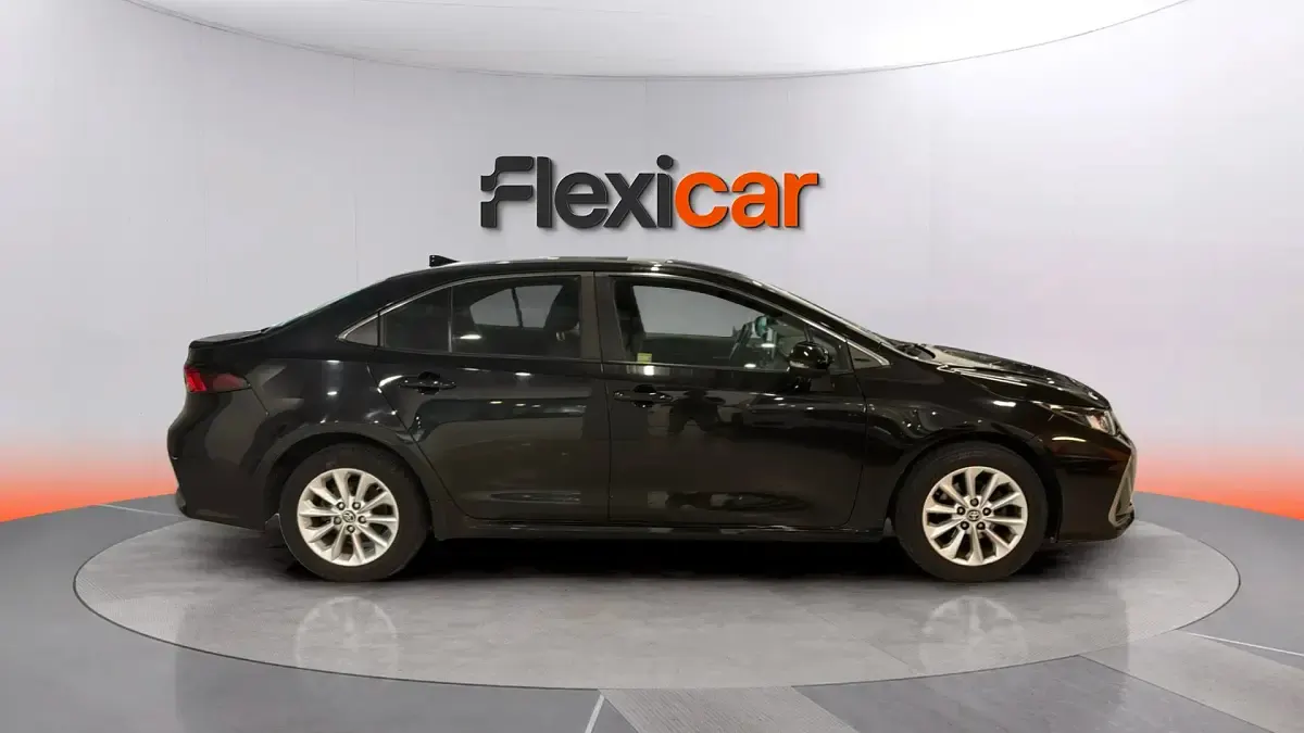 Usado Toyota Corolla Active 125 CV (91 kW) 2023 Negro Berlina