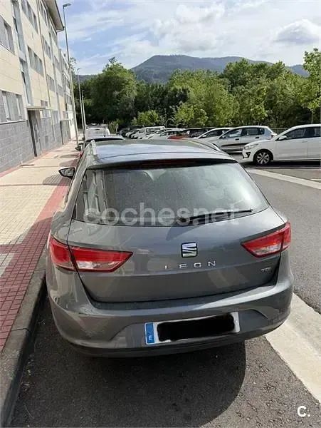 Usado Seat Leon ST Style 105 CV (77 kW) 2015 Gris / plata Familiar
