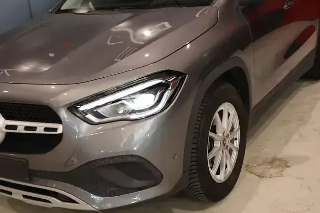 Usado Mercedes GLA200 150 CV (110 kW) 2021 Gris / plata SUV