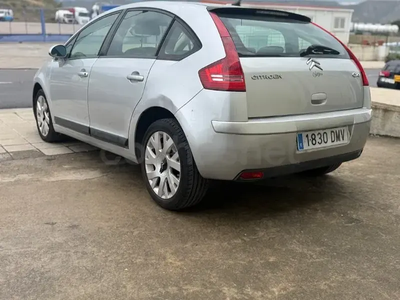 Begagnad Citroën C4 VTR Sport 110 HK (80 kW) 2005 Grå Sedan