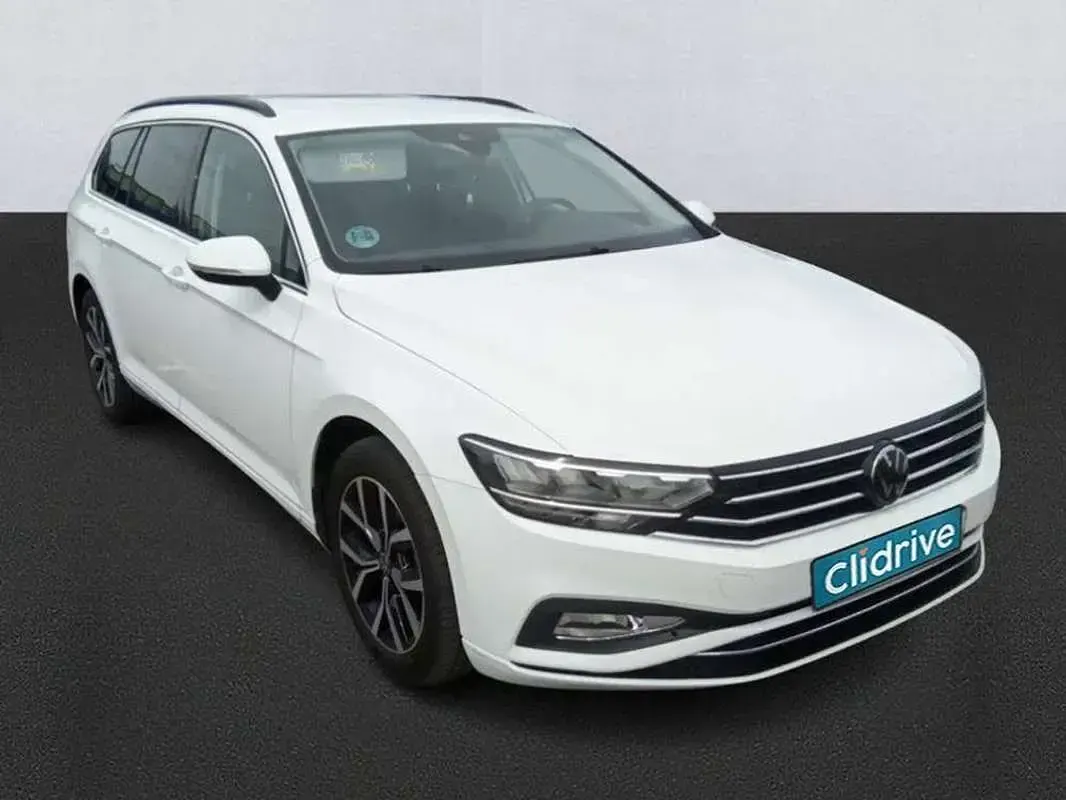 Usado VW Passat Executive 150 CV (110 kW) 2022 Blanco Familiar