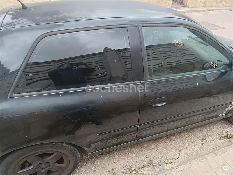 Usado Audi A3 Ambition 110 CV (80 kW) 2002 Negro Utilitario