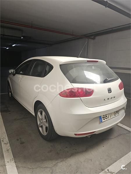 Używany Seat Leon Reference 105 KM (77 kW) 2010 Biały Hatchback