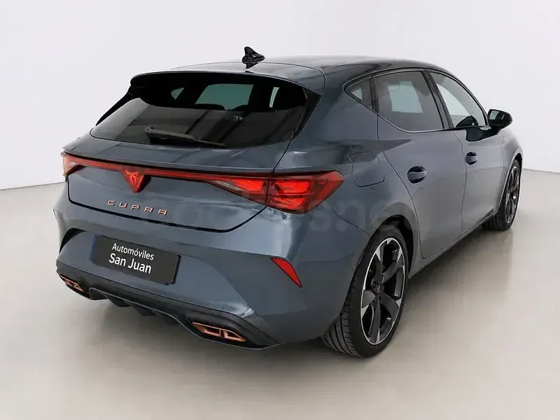 Usado Cupra Leon 204 CV (150 kW) 2025 Azul Berlina