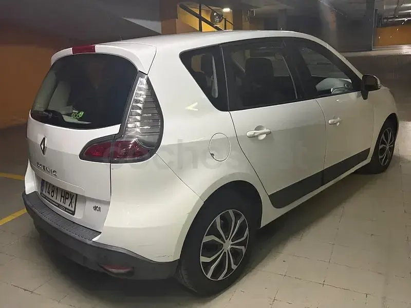 Usado Renault Scénic III Dynamique 110 CV (80 kW) 2013 Blanco Monovolumen