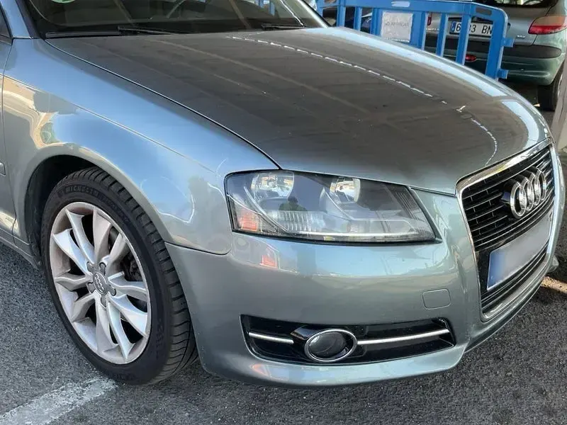 Usado Audi A3 Sportback Ambition 140 CV (102 kW) 2011 Gris / plata Utilitario