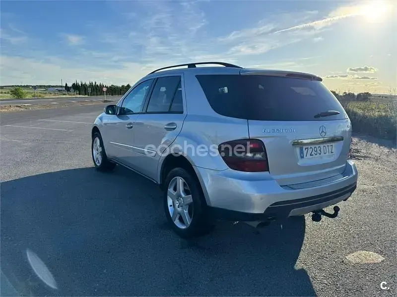 Usado Mercedes ML320 224 CV (164 kW) 2005 Gris / plata SUV