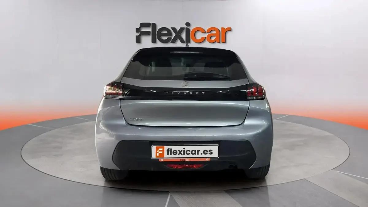 Usado Peugeot 208 75 CV (55 kW) 2023 Gris Utilitario