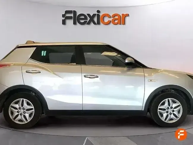 Usado SsangYong Tivoli 128 CV (94 kW) 2016 Gris SUV