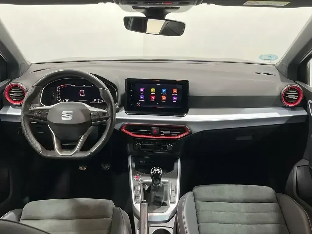 Usado Seat Arona FR 116 CV (85 kW) 2024 Negro SUV