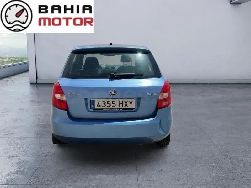 Usado Skoda Fabia Active 60 CV (44 kW) 2014 Azul Berlina
