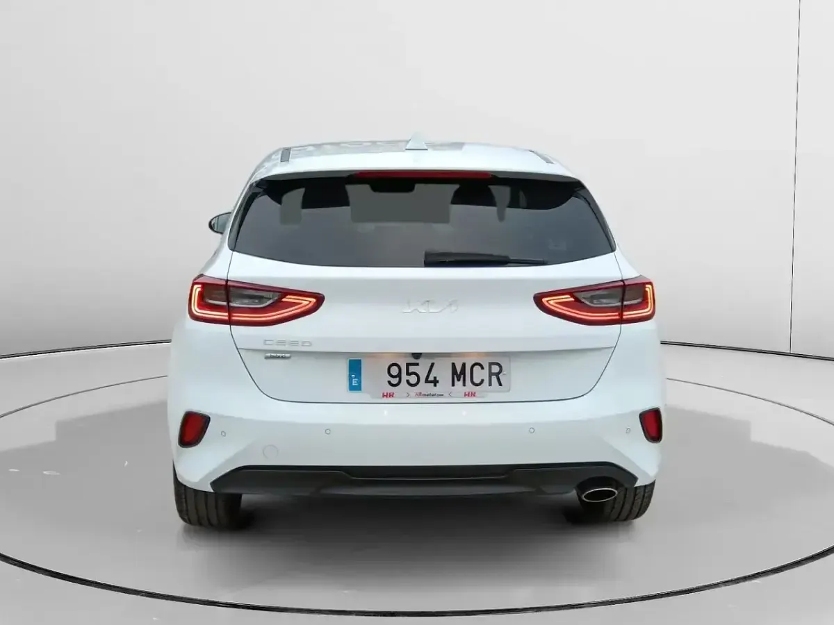 Usado Kia Ceed 160 CV (117 kW) 2022 Blanco Utilitario