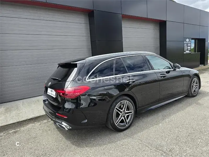 Usado Mercedes C220 200 CV (147 kW) 2022 Negro Familiar