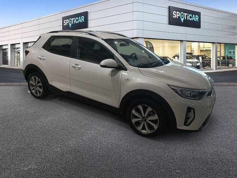 Usado Kia Stonic 101 CV (74 kW) 2024 Blanco SUV