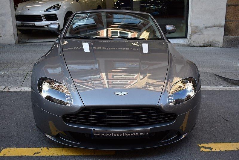 Usado Aston Martin V8 Vantage 436 CV (320 kW) 2016 Hammerhead silver Descapotable