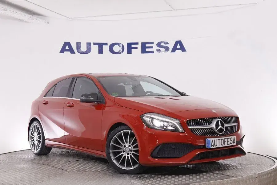 Usado Mercedes A200 AMG line 136 CV (100 kW) 2016 Rojo