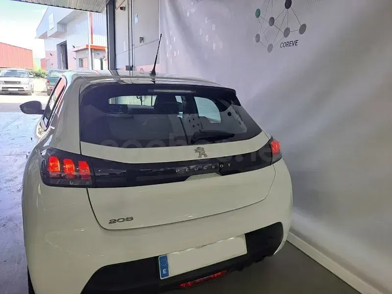 Usado Peugeot 208 Active 100 CV (73 kW) 2023 Blanco Utilitario