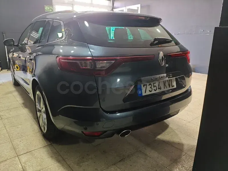 Usado Renault Mégane GrandTour LIMITED 115 CV (84 kW) 2019 Gris / plata Familiar