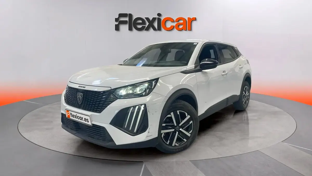 Usado Peugeot 2008 Active 102 CV (75 kW) 2023 Blanco SUV