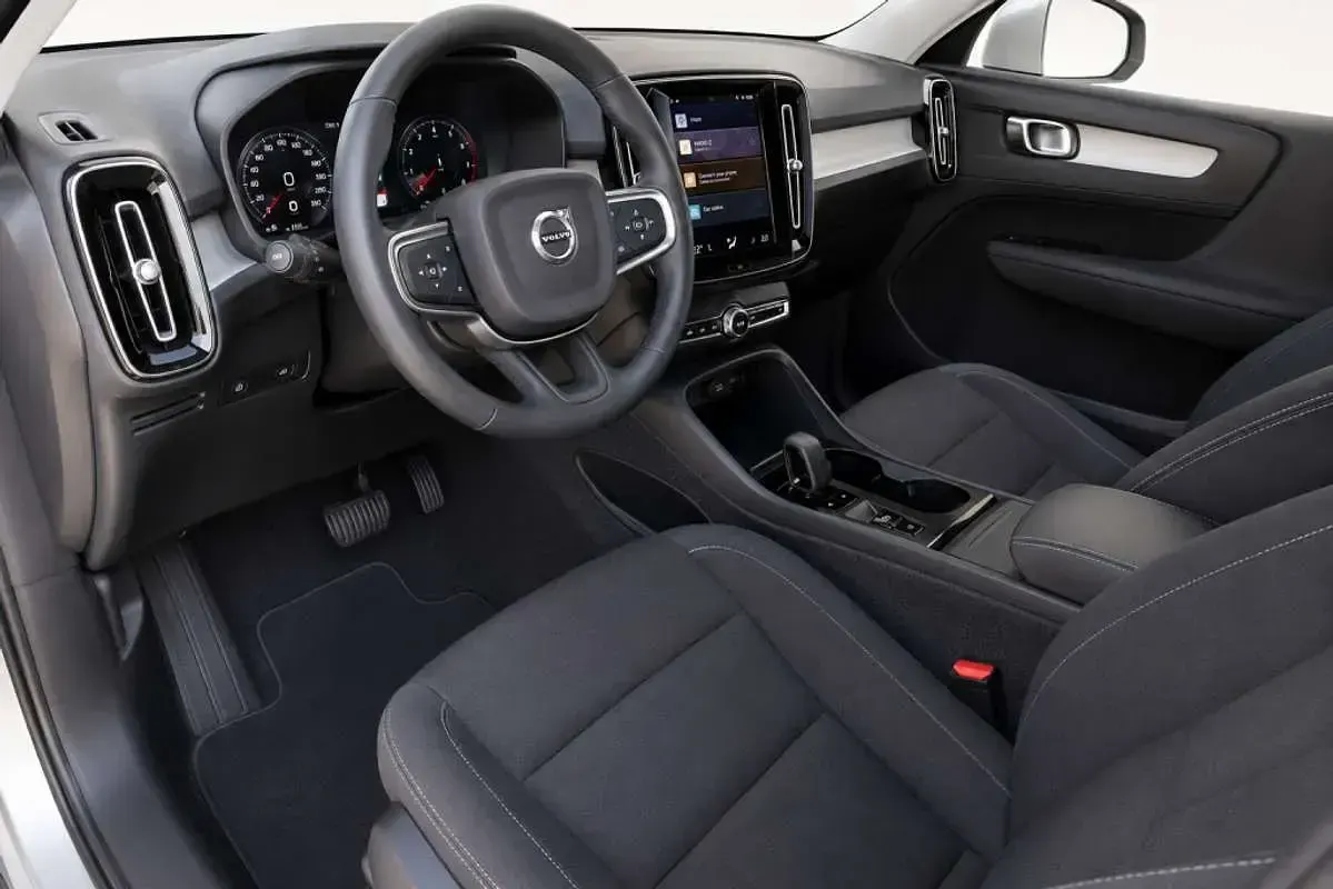Usado Volvo XC40 Momentum 129 CV (94 kW) 2021 Blanco SUV
