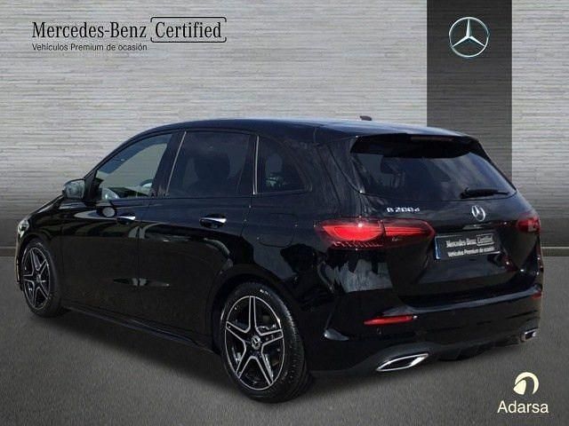 Usado Mercedes B200 AMG line 150 CV (110 kW) 2024 Negro Monovolumen