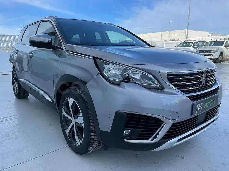 Usado Peugeot 5008 Crossway 130 CV (95 kW) 2018 Gris / plata SUV