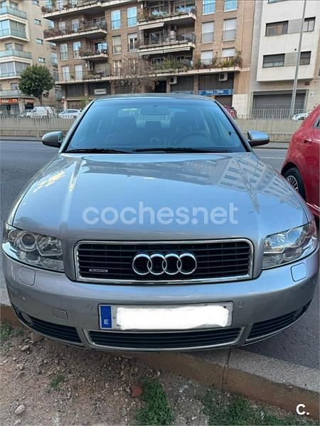 Usado Audi A4 Sport 180 CV (132 kW) 2004 Gris / plata Berlina