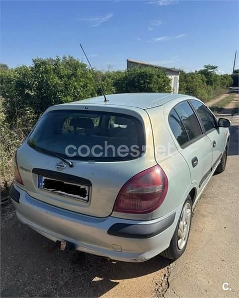 Usado Nissan Almera Comfort 90 CV (66 kW) 2001 Gris / plata Berlina